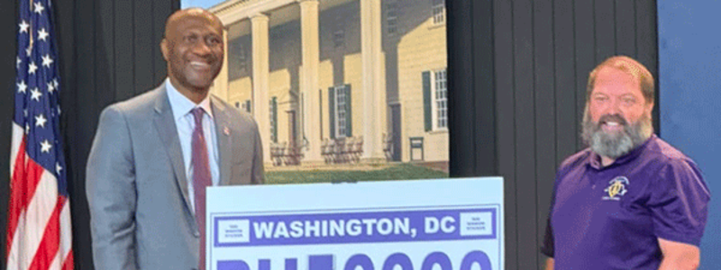 ’05 Grad Leads Purple Heart License Plate Effort in D.C.