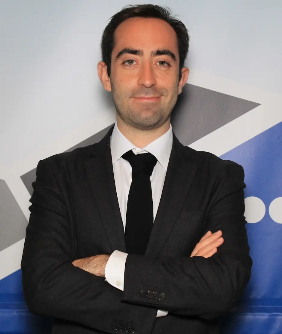 Lindau Alumnus Stefano Sandrone in a suit, arms crossed