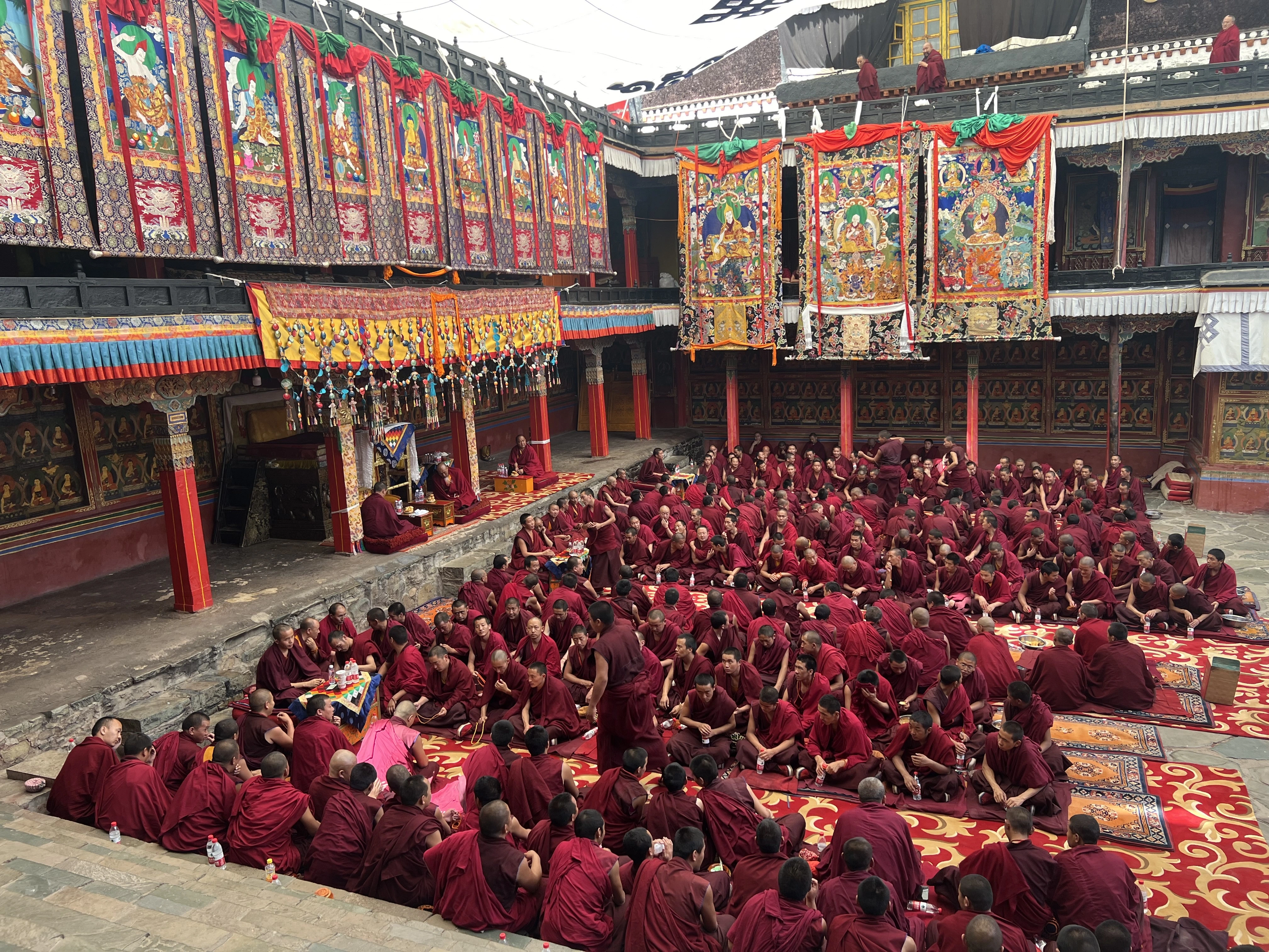 Mönche im religiösen Dialog