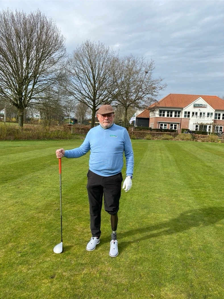 amputee golf player