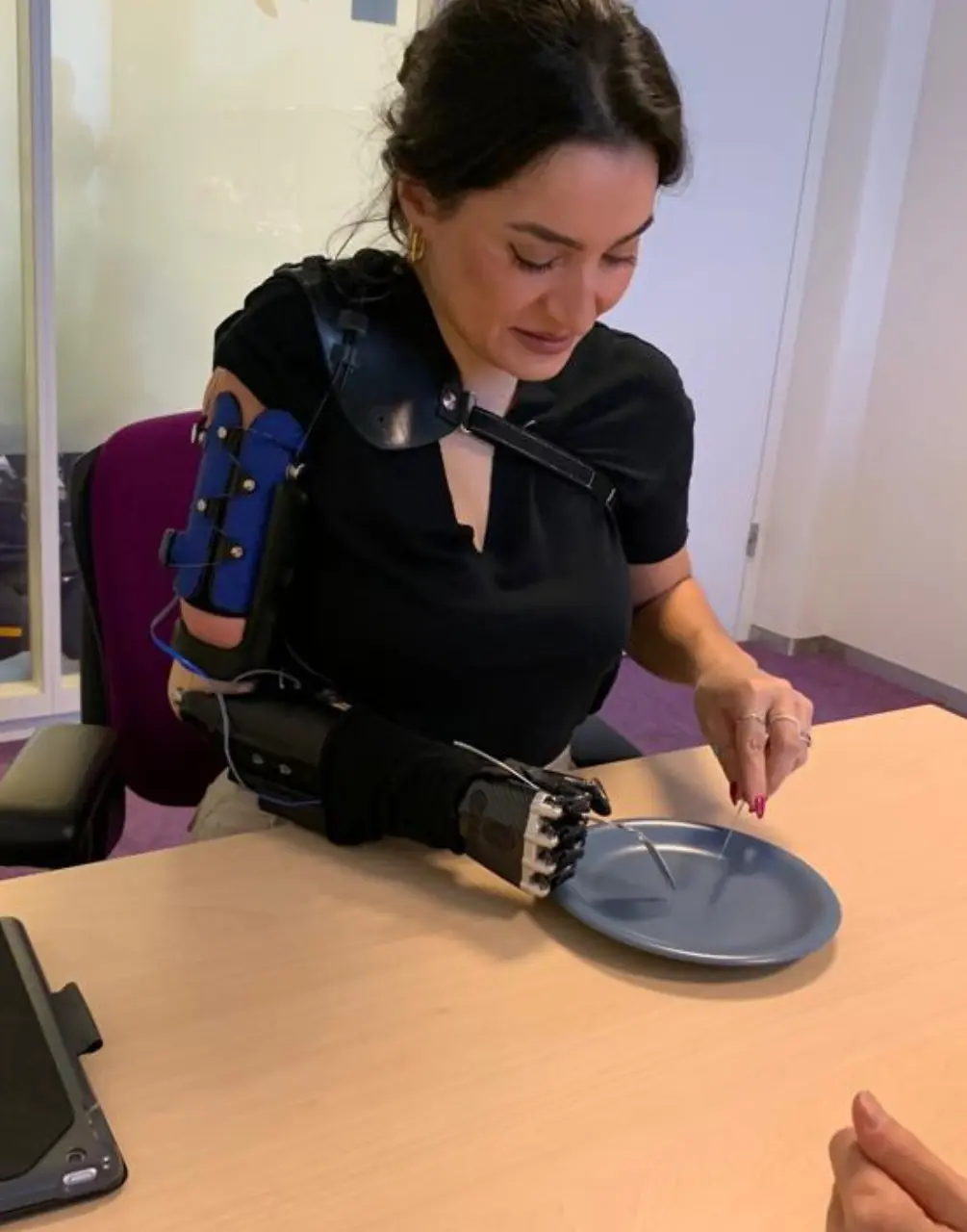 Pinar testing the arm prosthesis