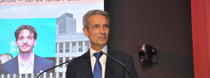 Benoit Bazin, PDG de Saint-Gobain, à la rencontre des jeunes ingénieurs à Iéna