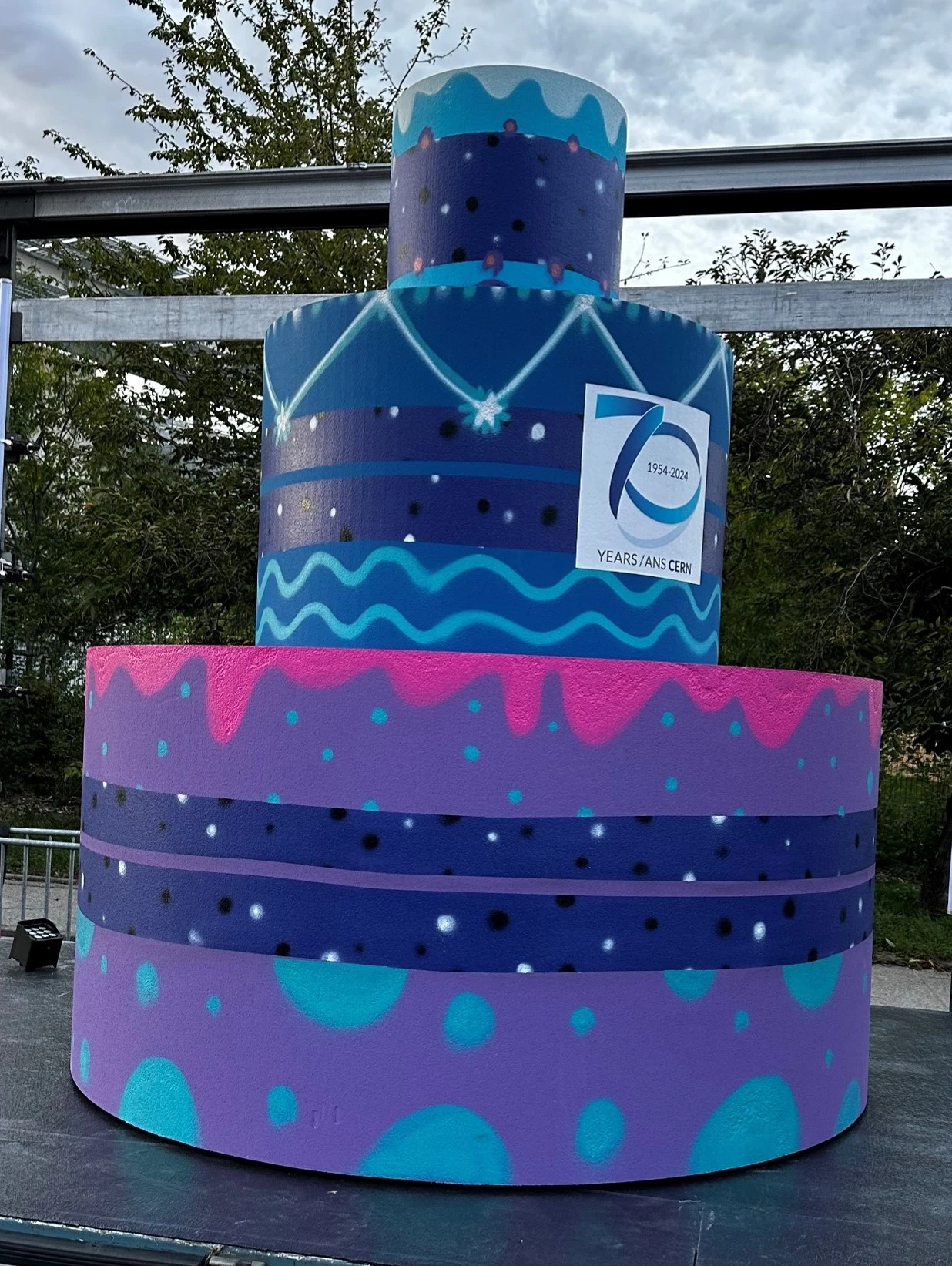 CERN70 birthday cake (R Bray)