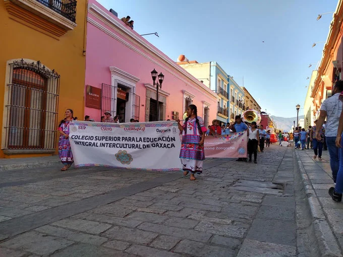 Photo of ceremonial parade to celebrate International Mother Tongue Day